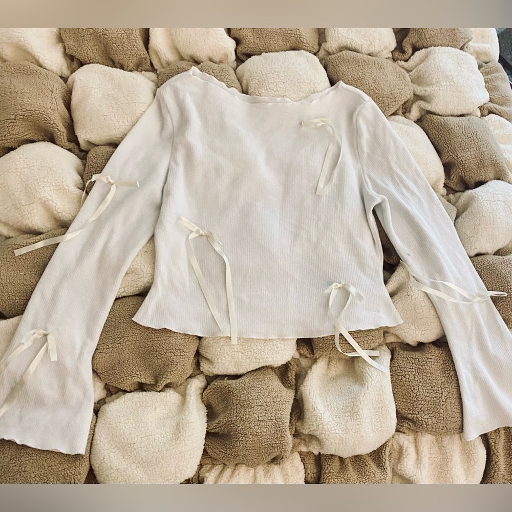 Cider White Blouse with Ribbon Accents